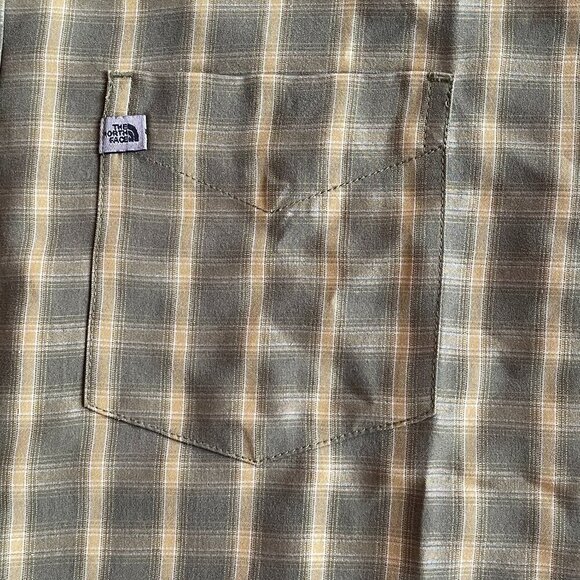 The NORTH FACE Men's Green Plaid Button-Up Long Sleeve Shirt, Size Large EUC - Picture 3 of 7